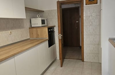 Alquiler de un cómodo piso de 3 habitaciones, 75 m², en la de Zona Stadion, Constanța, Rumanía